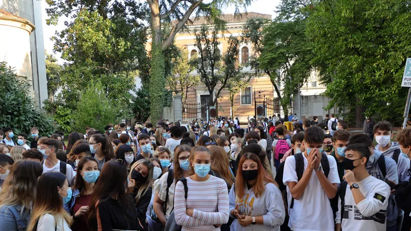 zago agenzia foto film treviso primo giorno di scuola ist. besta