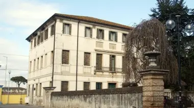 Villa Gobbato, assieme a Casa Pinarello e ad alcuni terreni di proprietà comunale tra i beni che potrebbero essere messi in vendita