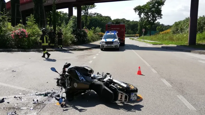 Un incidente con una moto coinvolta (foto d'archivio)