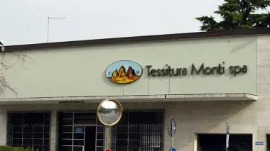 Sopra, la Monti di Maserada A destra, valli da pesca nella laguna di Venezia