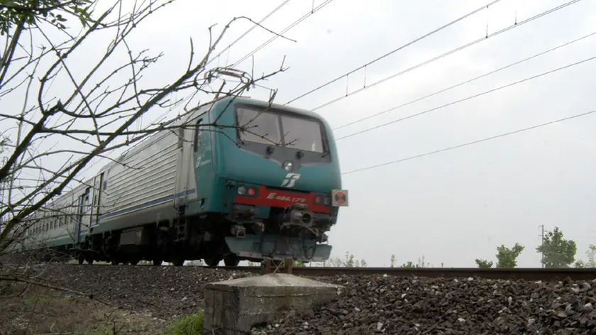 SUSEGANA SUICIDIO FERROVIA PONTE STRADONELLI FOTOCRONACA musano agrifung castelfranco funerale guolo conegliano arresto ps