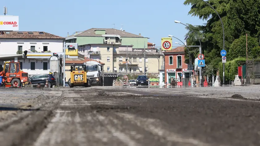ZAGO AG.FOTOFILM TREVISO CORONAVIRUS FASE 2, LAVORI ASFALTATURA IN V.LE 4 NOVEMBRE