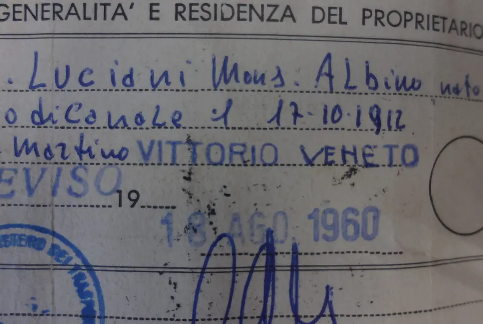 Il libretto di proprietà dell'auto con l'indicazione di mons. Albino Luciani