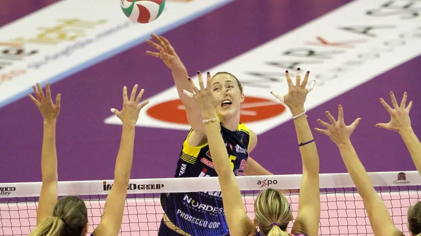 gueretta agenzia foto film villorba imoco volley -monza in foto hill