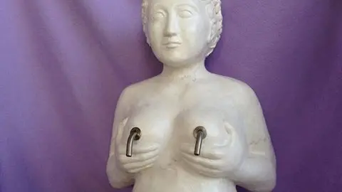 La copia della fontana delle tette