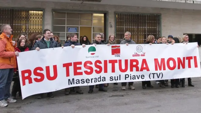 Allegranzi Varago manifestazione sindacale davanti stabilimento Monti