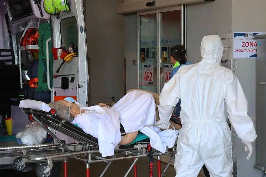 Healthcare professionals at work at the hospital of Schiavonia, northern Italy, 08 March 2020. The Italian authorities have taken the drastic measure of shutting off the entire northern Italian region of Lombardy – home to about 16 million people – in a bid to halt the ongoing coronavirus epidemic in the Mediterranean country. The number of confirmed cases of the COVID-19 disease caused by the SARS-CoV-2 coronavirus in Italy has jumped up to at least 5,883, while the death toll has surpassed 230, making Italy the nation with the third-highest number of infections (behind China and South Korea) and the second-highest death toll after China. ANSA/ NICOLA FOSSELLA