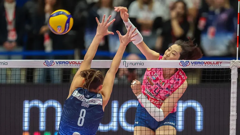 La cinese Zhu Ting demolisce il muro di Alessia Orro