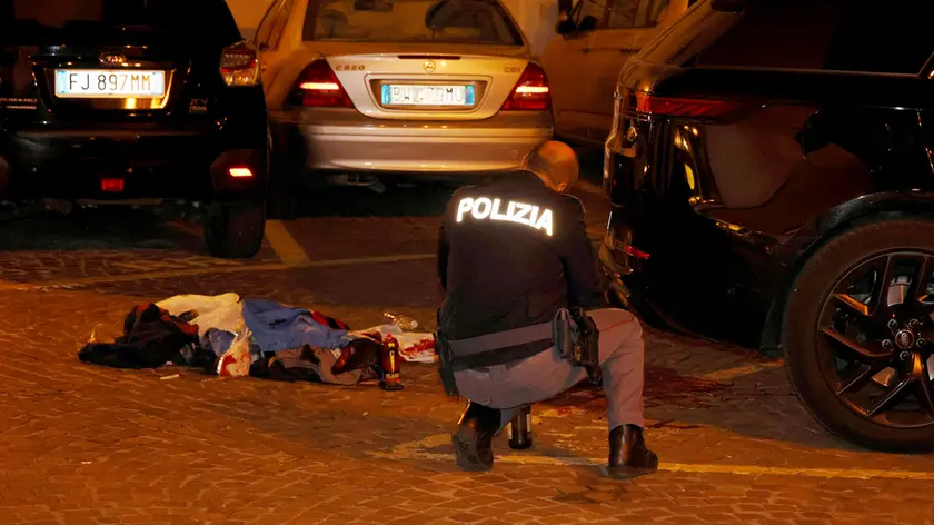 I rilievi della polizia sul luogo dell’aggression