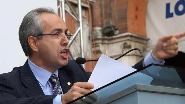 TREVISO MANIFESTAZIONE CONTRO LA FINANZIARIA 2007 IN PIAZZA DEI SIGNORI - ..Mario Pozza, presidente di Confartigianato IN PIAZZA Mario Pozza, presidente di Confartigianato Treviso