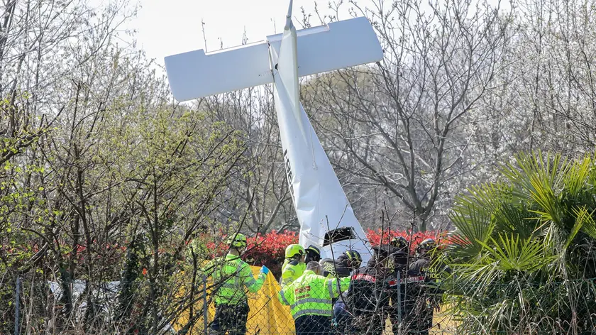 L'ultraleggero precipitato a Trevignano con a bordo marito e moglie morti sul colpo