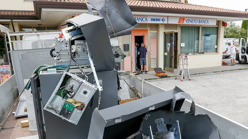 Filippi Bibano esplosione bancomat filiale Veneto Banca