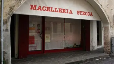 La storica macelleria in via Riccati. Valter Stecca