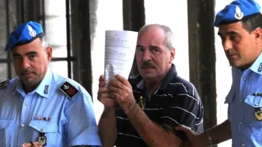 Pozzobon ieri con gli agenti di polizia penitenziaria