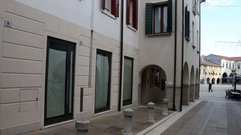 ferrazza AG.FOTOFILM oderzo negozi chiusi in centro in foto piazza grande