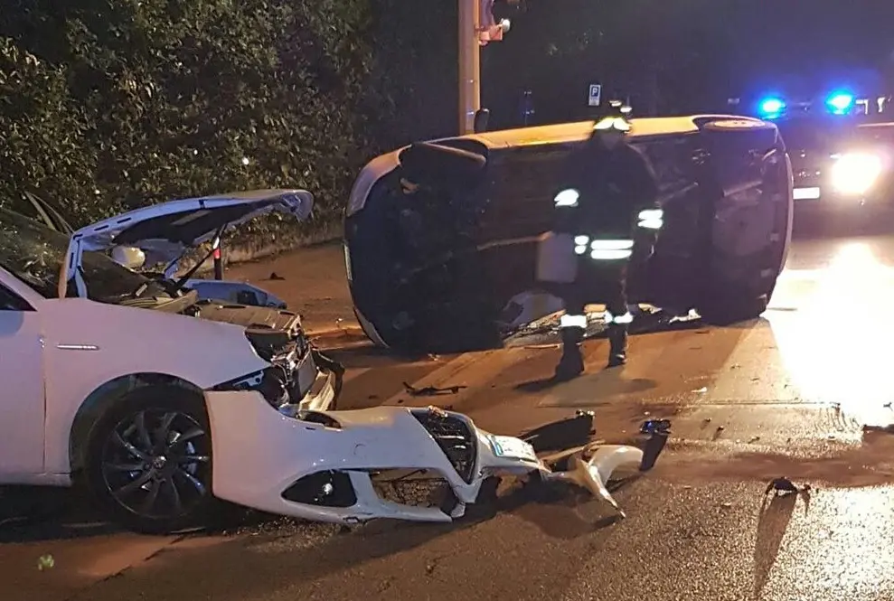 Lo schianto di via Vittorio Veneto (foto vigili del fuoco)