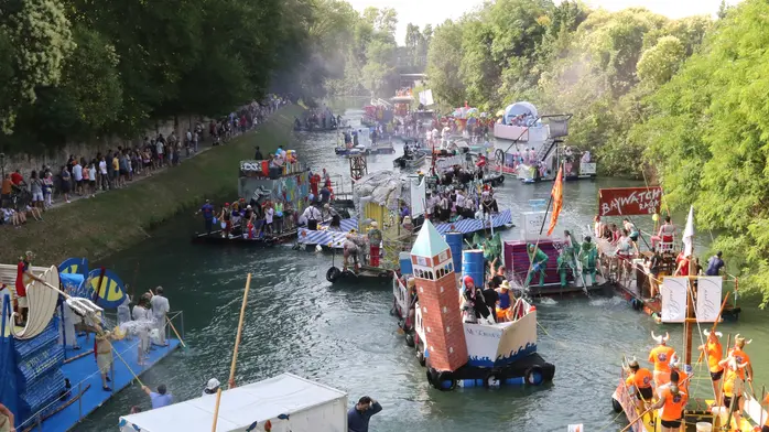 BORGHESI . AG.FOTOFILM . TREVISO FESTA DEA SARDEA, DISCESA DI BARCHE LUNGO IL SILE