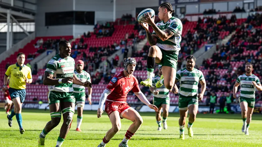 BKT United Rugby Championship, Parc y Scarlets, Scarlets, Wales 23/3/2024 Scarlets vs Benetton Rugby Jacob Umaga of Benetton Rugby is tackled in the air by Tom Rogers of Scarlets Mandatory Credit ©INPHO/Ashley Crowden