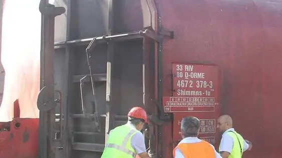 Allegranzi Istrana deragliamento treno merci agenzia fotografia foto film - Uno dei vagoni deragliati