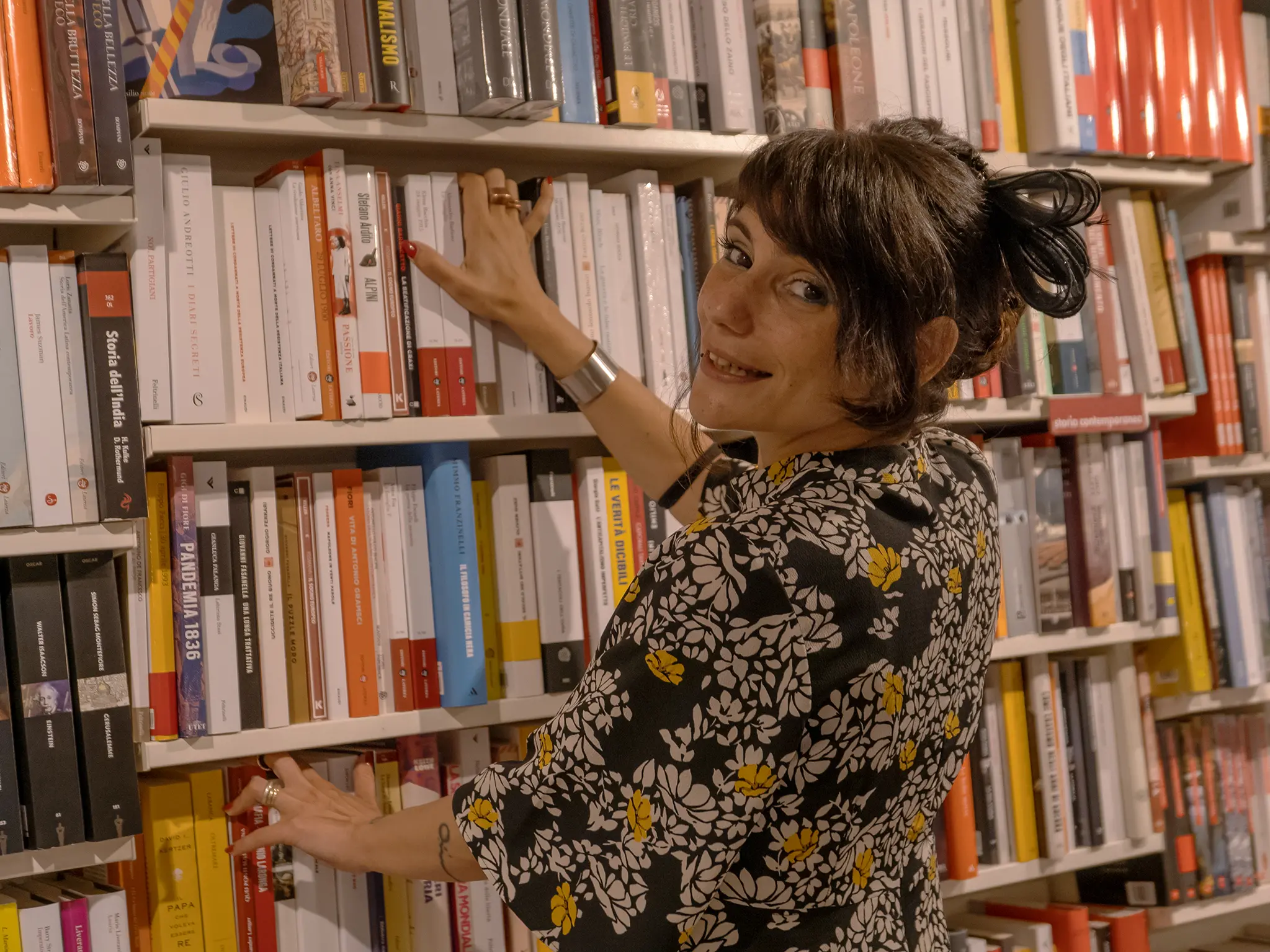 Agostini Castelfranco Clara Abatangelo titolare libreria Ubik con il suo primo libro