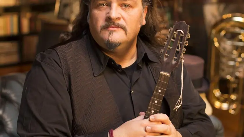 Stefano "Cisco" Bellotti, ex MCR, oggi sul palco con la Bandabardò