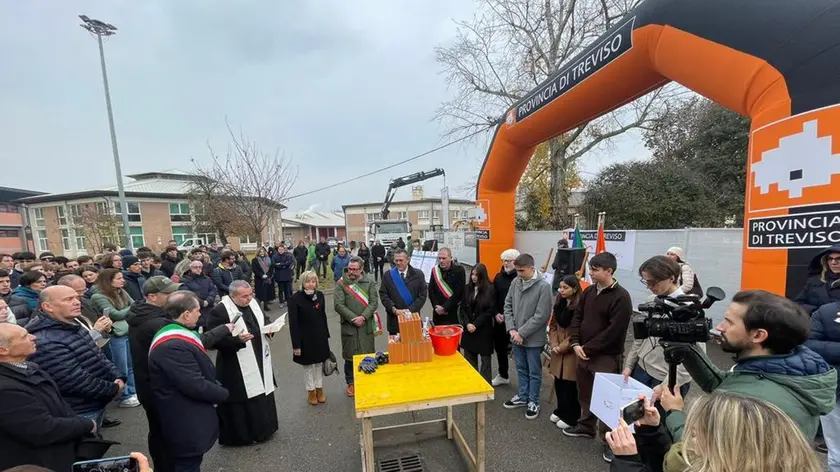 La posa della prima pietra del cantiere del nuovo Planck di Treviso