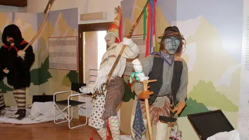 Doro Treviso presentazione mostra maschera carnevale case Piavone agenzia fotografica foto film