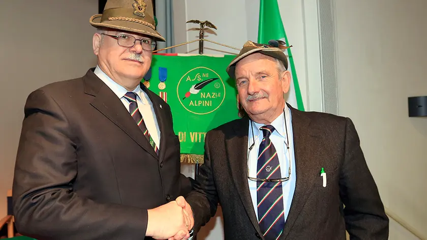 Ferrazza Cison di Val Marino elezione nuovo presidente alpini sezione Vittorio Veneto passaggio delle consegne tra Angelo Biz e Francesco Introvigne