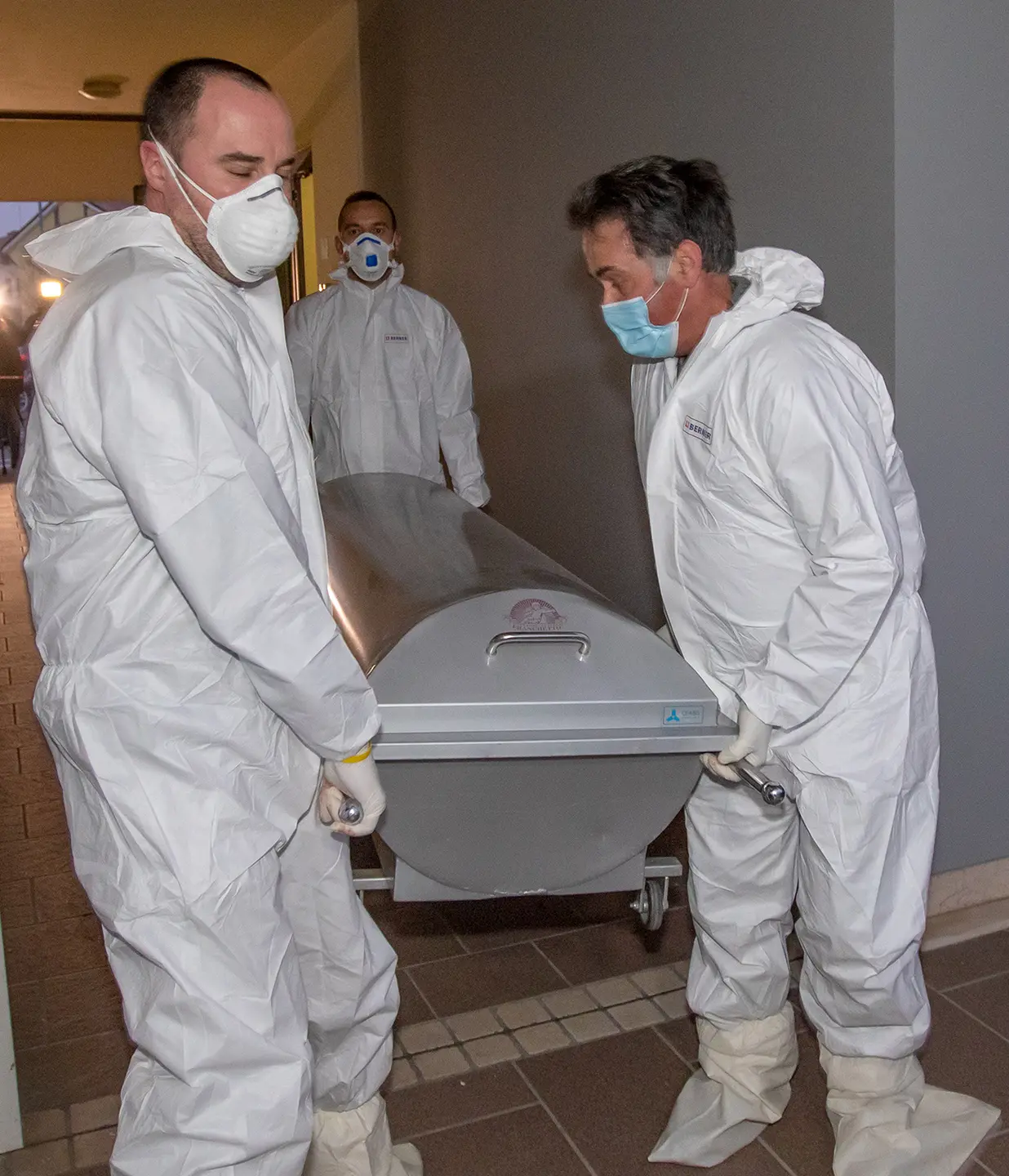 Agostini Castello Di Godego omicidio-suicidio trasporto dei corpi