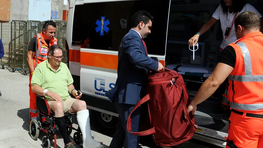 Este, 22.07.2014.Dimissioni dall'ospedale civile di Giancarlo Galan..Nella foto: FOTO ESCLUSIVA NON DIFFONDERE AD ALCUNA TESTATA O SITO WEB Giancarlo Galan lascia l'ospedale da un'uscita sul retro.ph. Zangirolami