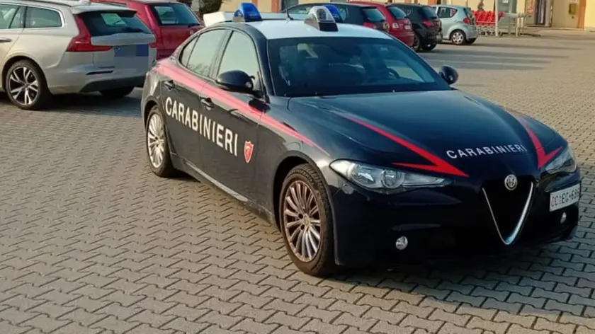 L'auto dei carabinieri