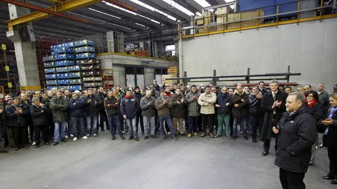 DeMarchi Montebelluna Fonderie del Montello Massimo Corrˆ DeMarchi Montebelluna assemblea operai Fonderia del Montello