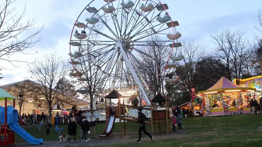 ZAGO AG.FOTOFILM TREVISO MERCATINO DI BORGO CAVUR, E PARCO GIOCHI SULLE MURA
