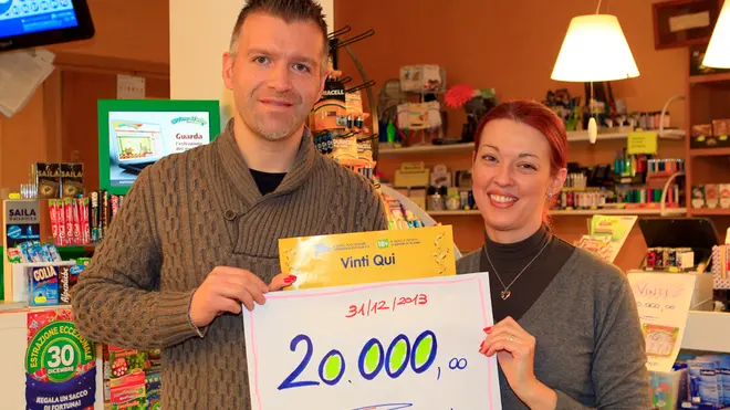Borghesi Pederobba tabaccheria Bolzan via Roma 90/A vinti 20mila euro titolare Devis Bolzan con la moglie Cinzia