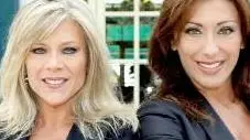 - Samantha Fox (a sinistra) e Sabrina Salerno insieme dopo aver posato a Villa Condulmer a Mogliano per un set fotografico