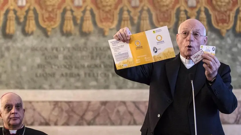 Mons. Rino Fisichella con Mons. Liberio Andreatta (d) durante la conferenza stampa dell'Opera Romana Pellegrinaggi sul Giubileo, tenutasi nel Palazzo Lateranense, Roma, 03 dicembre 2015. ANSA/ ANGELO CARCONI