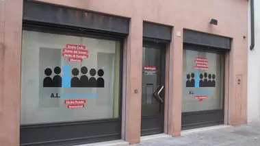 Il nuovo negozio di avvocati che aprirà oggi in via S. Parisio