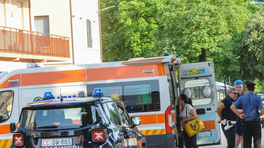 Carabinieri in piazza Marconi subito dopo un’altra aggressione avvenuta l’anno scorso
