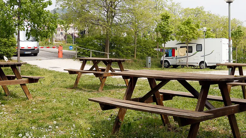 DeMarchi Asolo area riservata ai camper con sbarra abbassata che non funziona rimane chiusa