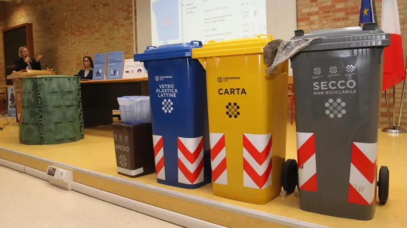 Una delle assemblee fatte per organizzare la differenziata