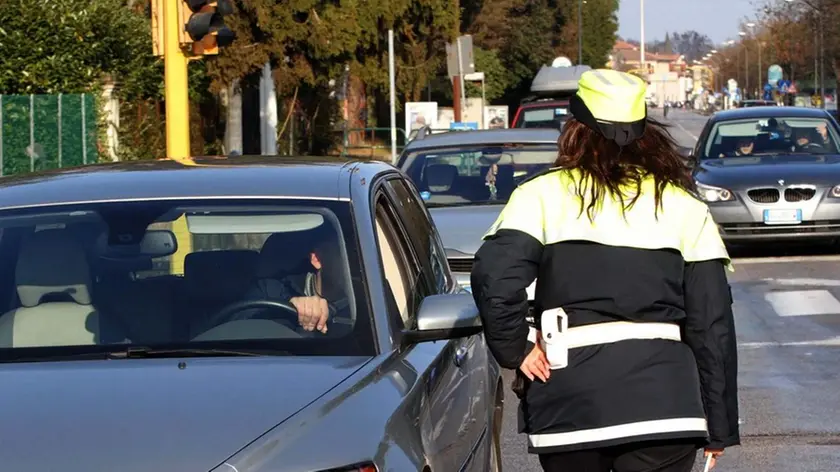 DE WOLANSKI AG.FOTOFILM TREVISO BLOCCO DEL TRAFFICO, AUTO IN STRADA OVEST