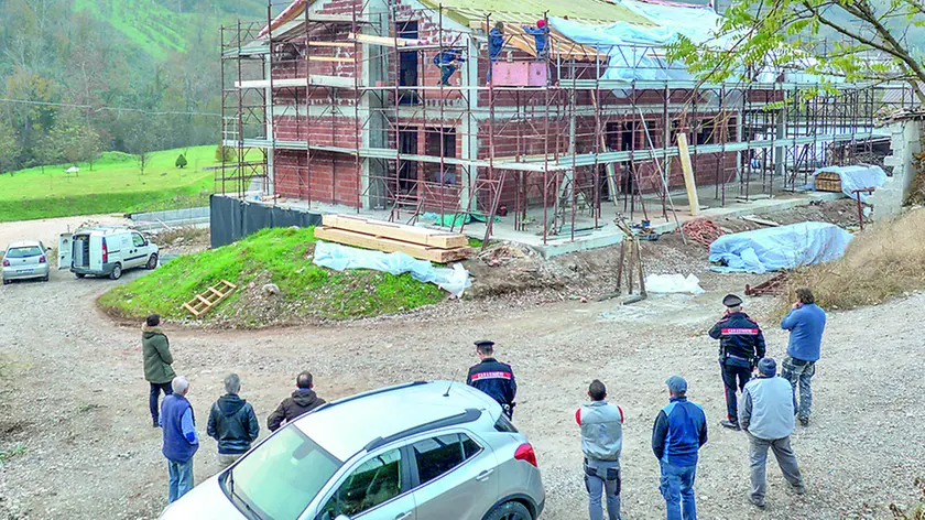 Il cantiere di Refrontolo in cui ha perso la vita Marino Gazzola, 69 anni, pensionato ancora attivo nell’edilizia