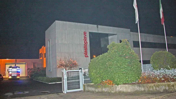 Guerretta Conegliano Azienda Plastopiave via Manzoni zona industriale Campidui, operaia morta schiacciata da macchinario