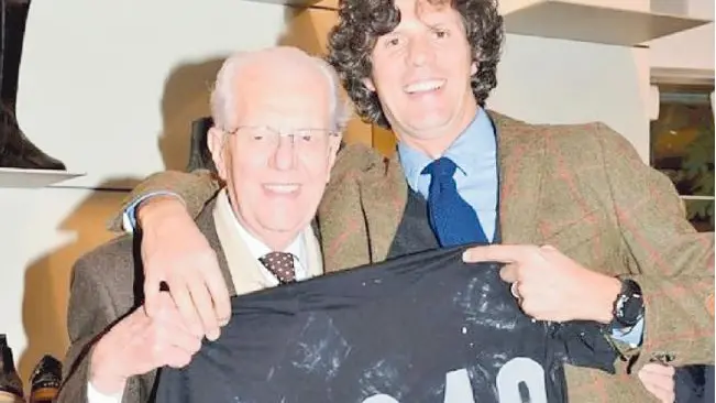 Aldo Cappelletto assieme al figlio Alberto, all’interno del negozio di Piazza dei Signori a Treviso