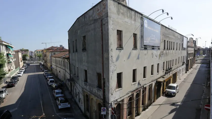 passertini agenzia fotofilm treviso ex albergo cuor zona stazione
