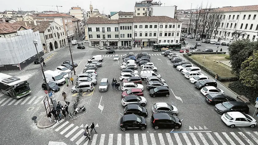 Il parcheggio in piazza Vittoria a Treviso