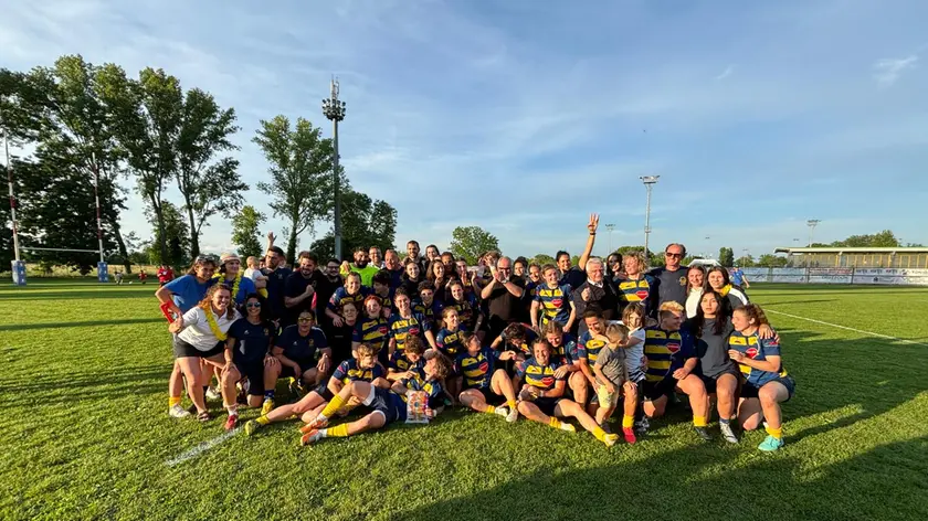 La festa dell'Arredissima Villorba dopo la conquista dello scudetto nel rugby femminile (Foto Film)