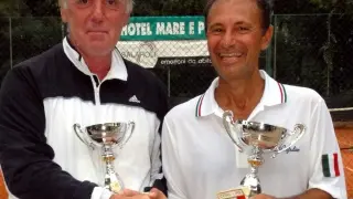VETERANI A sinistra Leo Bassi con l’altro finalista (Costella) degli assoluti over 55