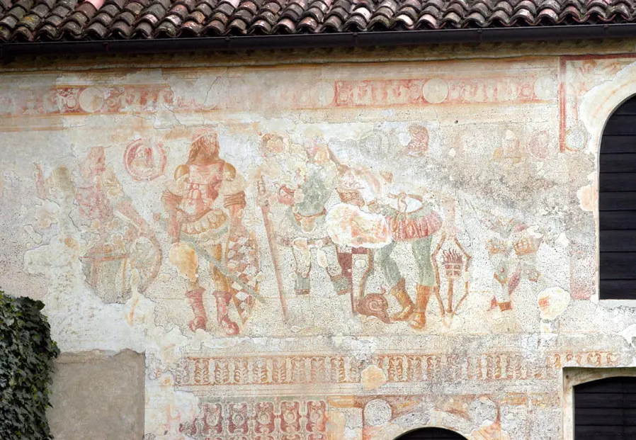 Affreschi su villa Pola
