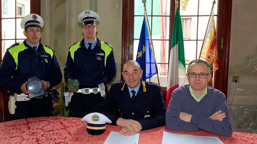 Borghesi Asolo conferenza stampa polizia locale per sequestro cronotachigrafo sindaco Mauro Migliorini comandante Gianni Novello e i vigili Alberto Cunial e Ivan Forner